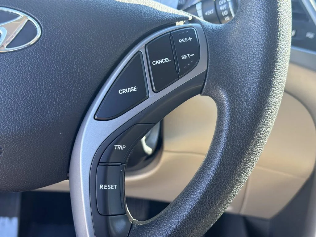 Used 2016 Black Hyundai SE image 18