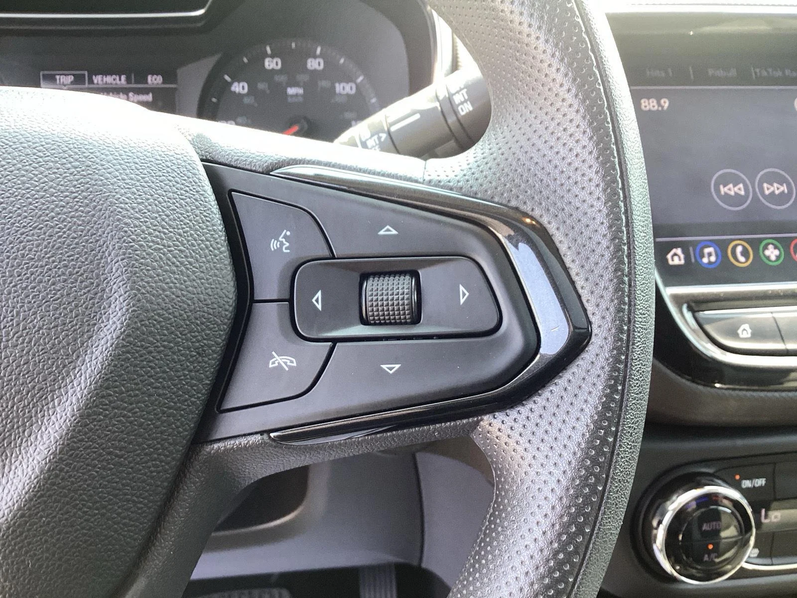Used 2022 Mosaic Black Metallic Chevrolet LT image 21