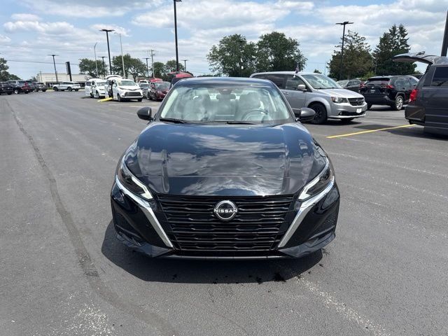 Used 2025 Black Nissan 2.5 SV image 7