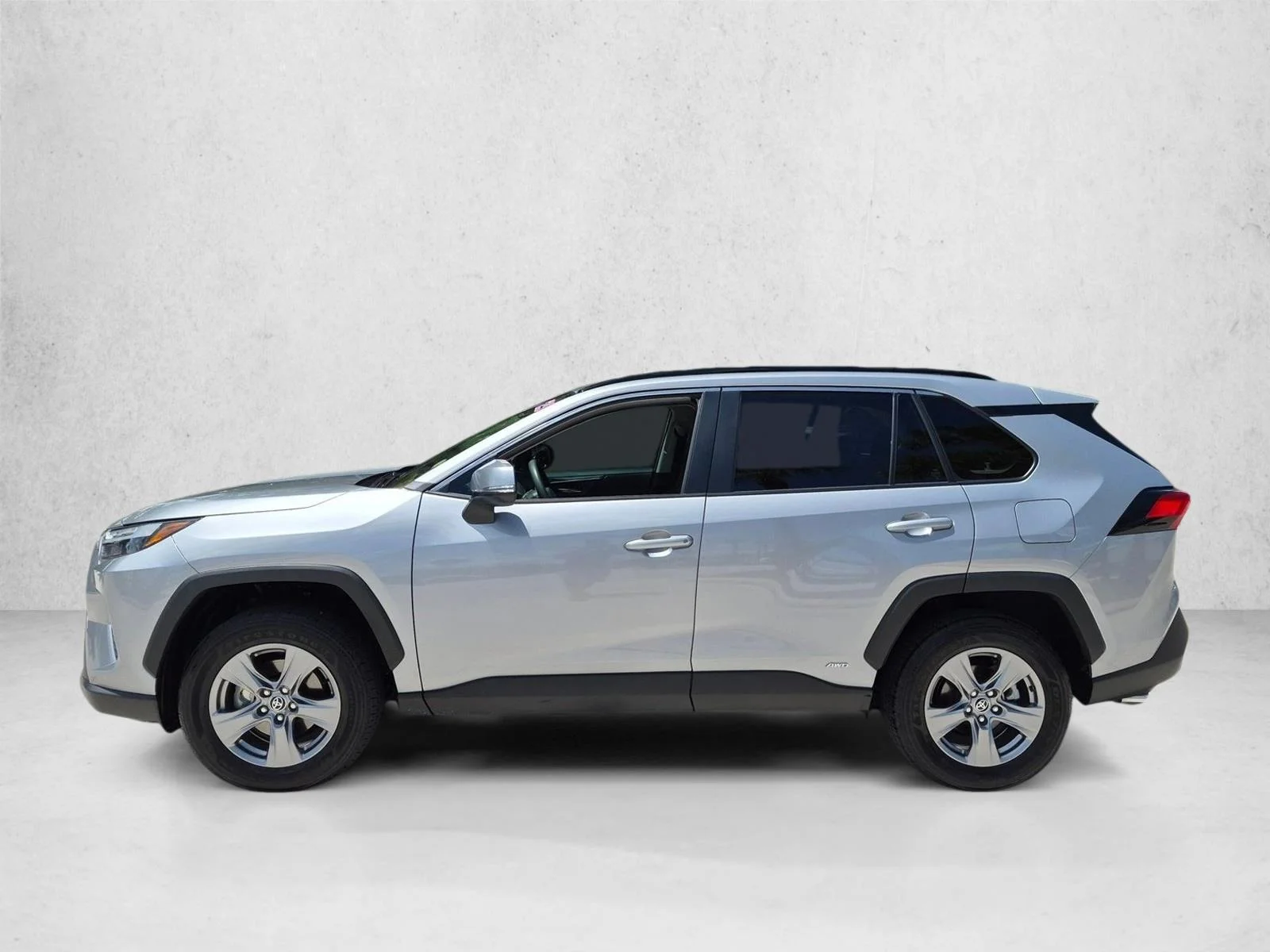 Used 2025 Silver Sky Metallic Toyota Hybrid XLE image 8