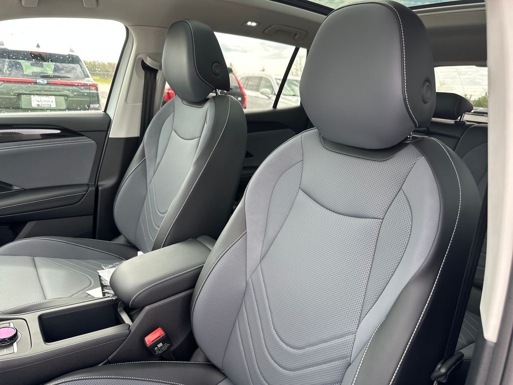 New 2026 White/off-white Volkswagen 2.0T SE image 9