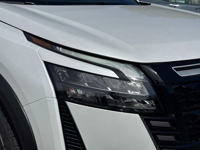 New 2026 Everest White Pearl TriCoat Nissan Rock Creek® image 10