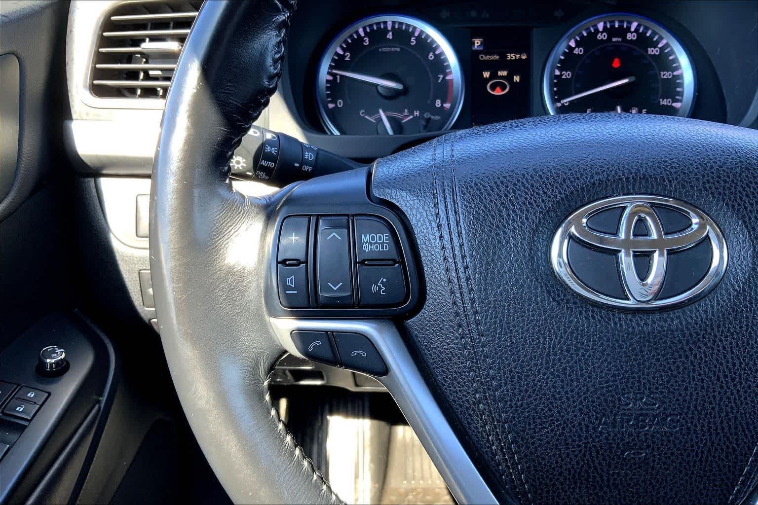 Used 2017 Shoreline Blue Pearl Toyota XLE image 24
