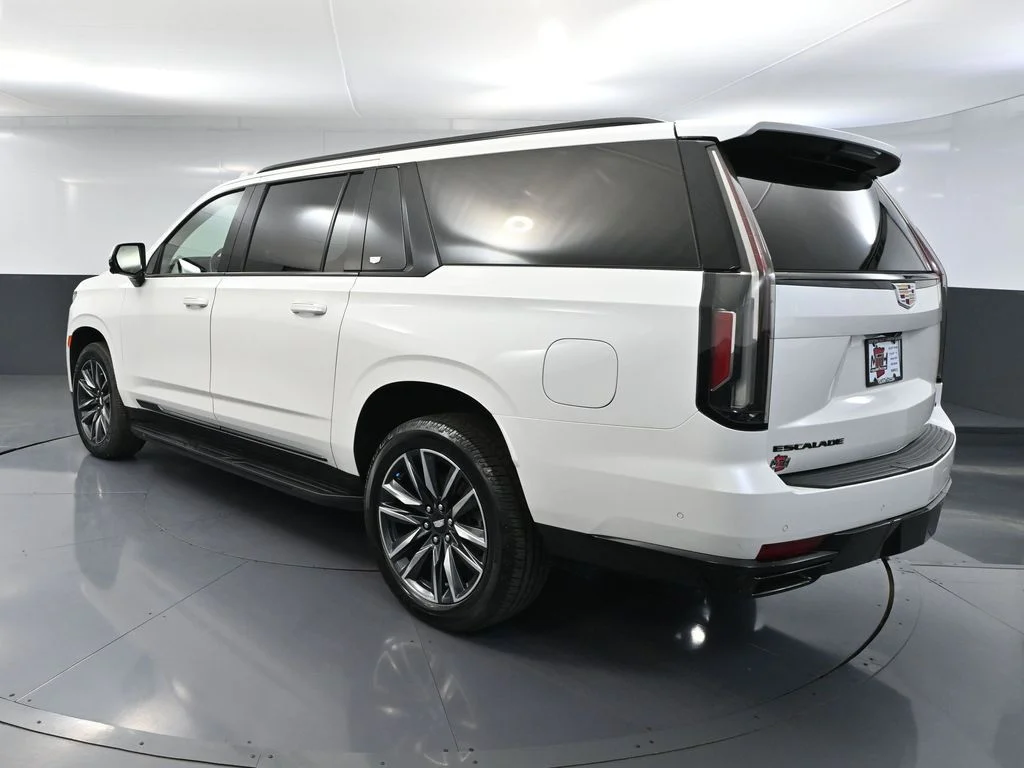 Used 2021 White Cadillac Sport image 9