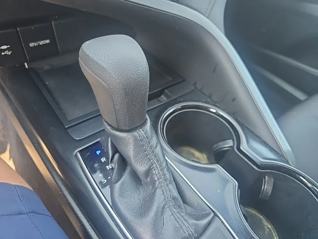 Used 2018 Blue Toyota LE image 16
