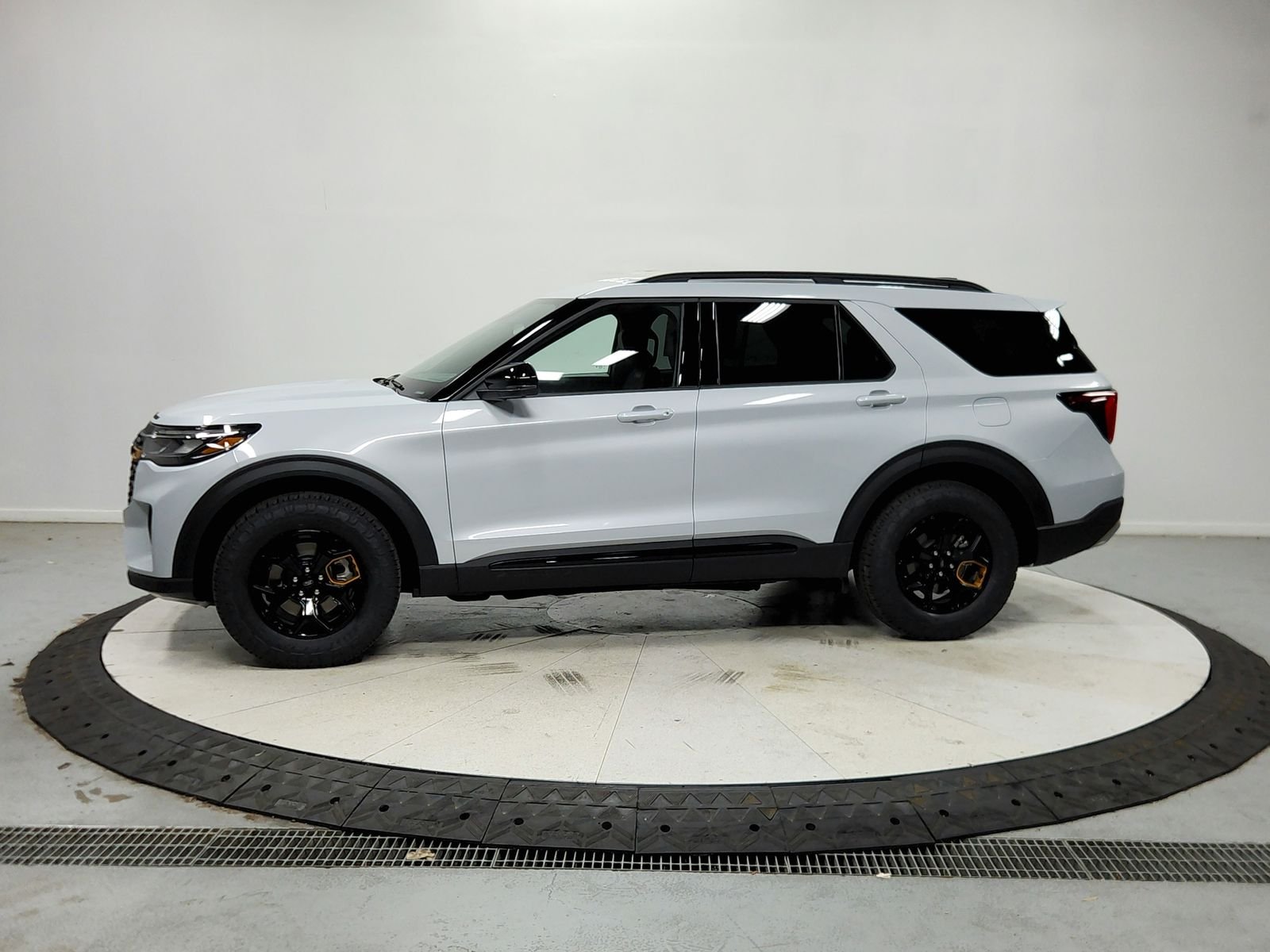 New 2026 Space White Metallic Ford Tremor® image 5