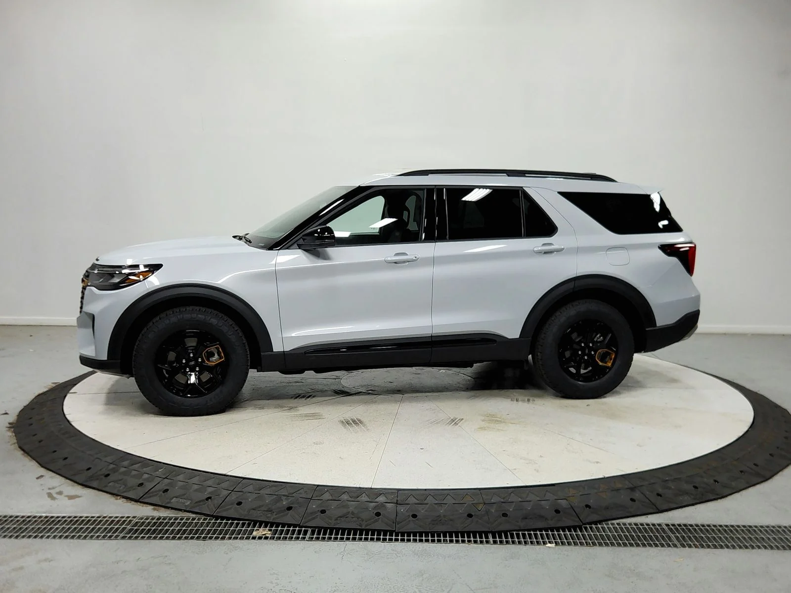 New 2026 White Ford Tremor image 5