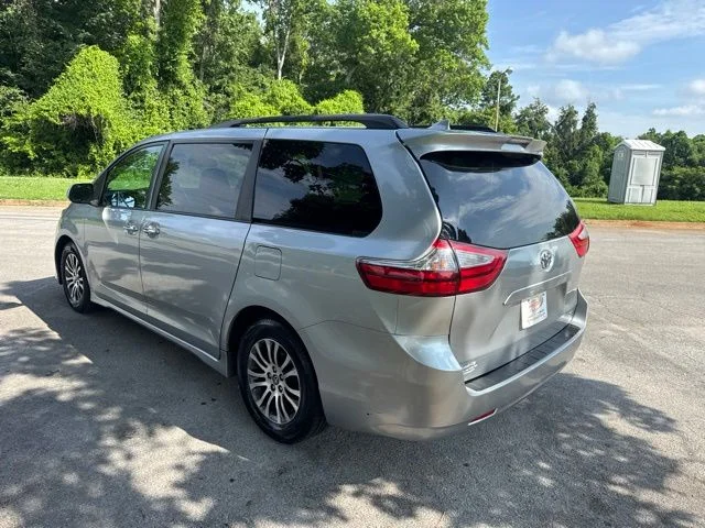 Used 2019 Silver Toyota XLE image 5