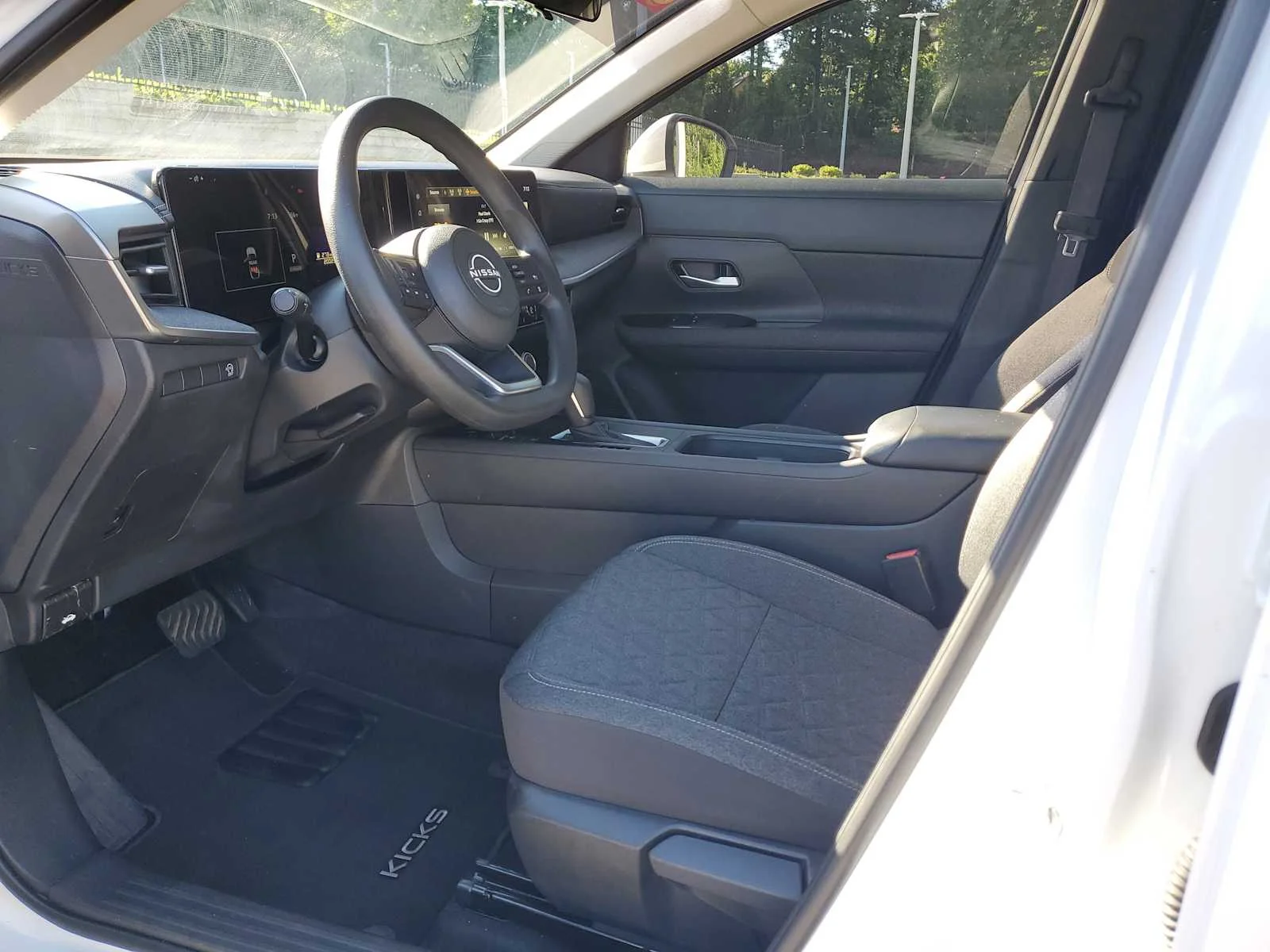 Used 2025 Aspen White Tricoat Nissan SV image 16