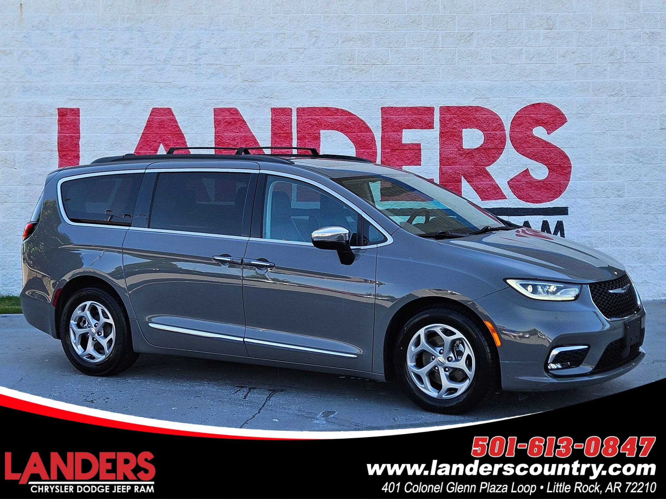 2023 Chrysler Pacifica Limited's photo