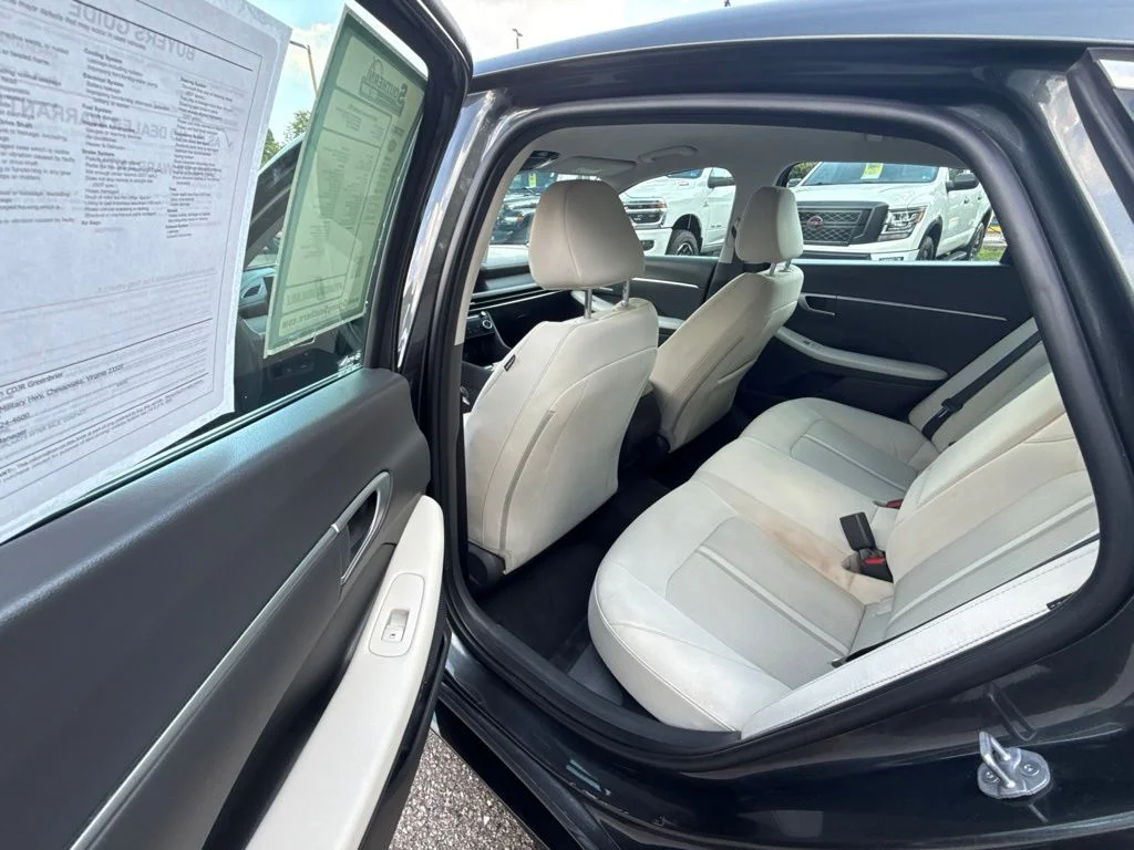 Used 2025 Gray Hyundai SEL image 18