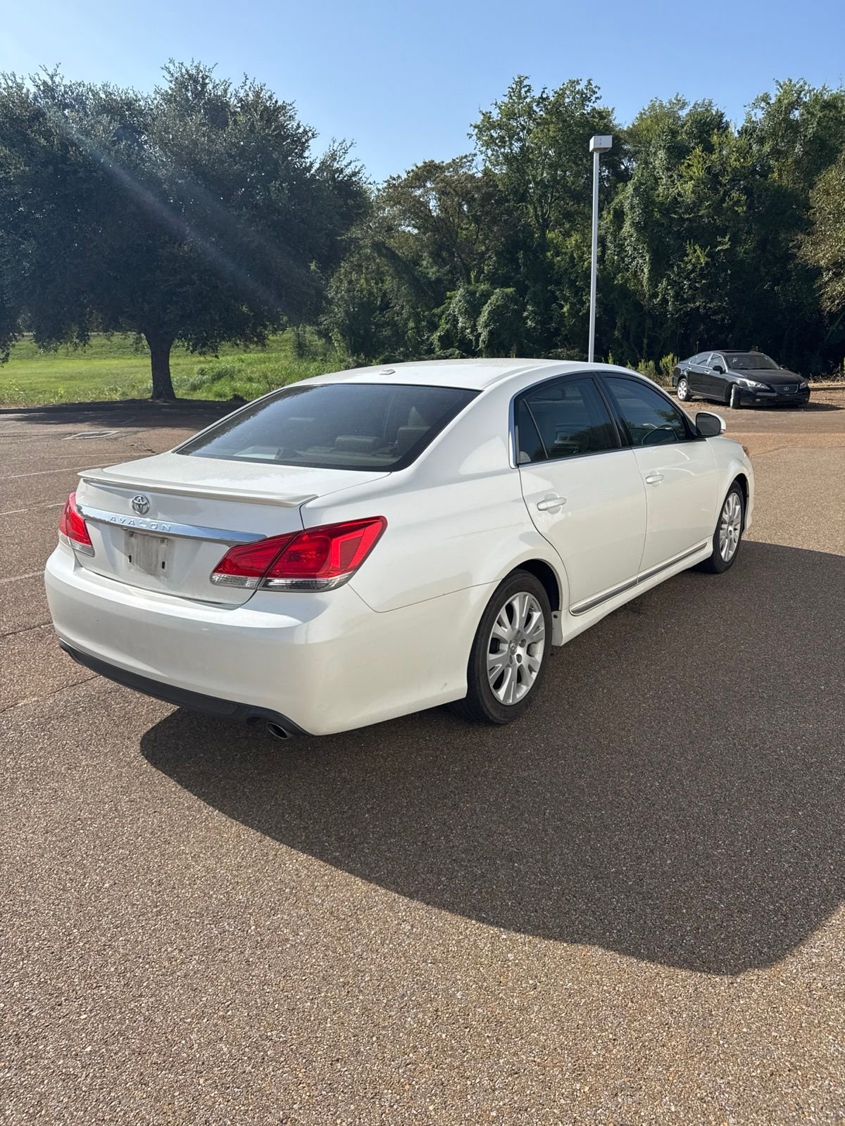 Used 2011 White Toyota Base image 16