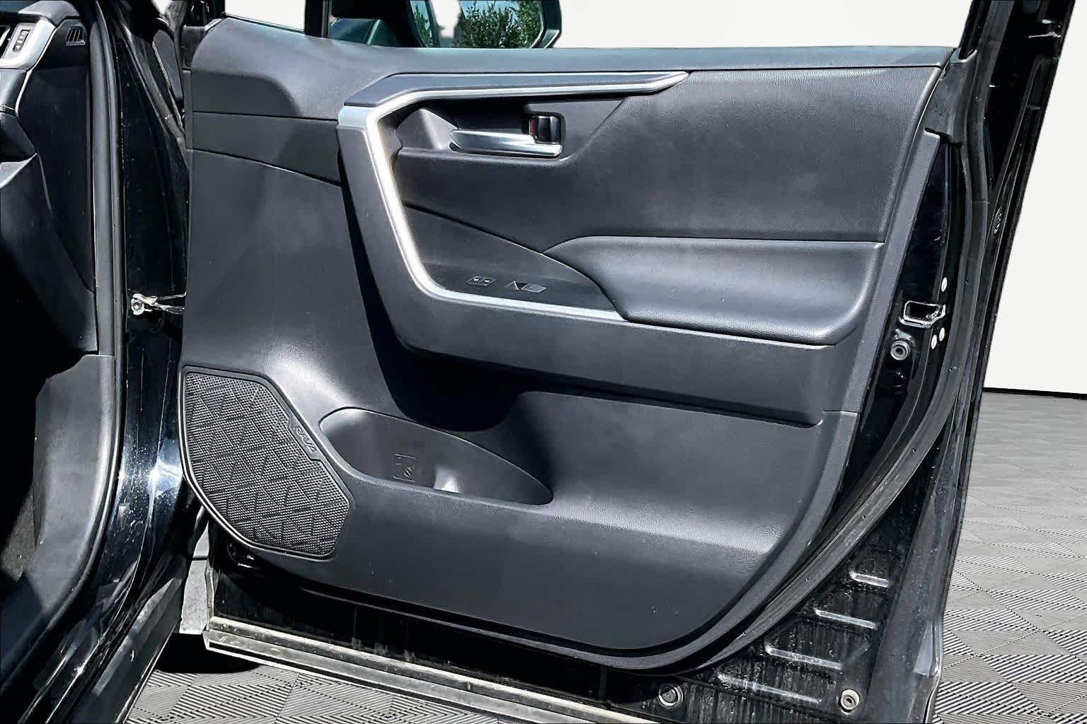 Used 2025 Midnight Black Metallic Toyota XLE image 23