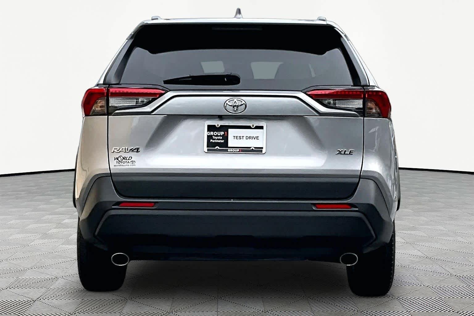 Used 2025 Silver Sky Metallic Toyota XLE image 5