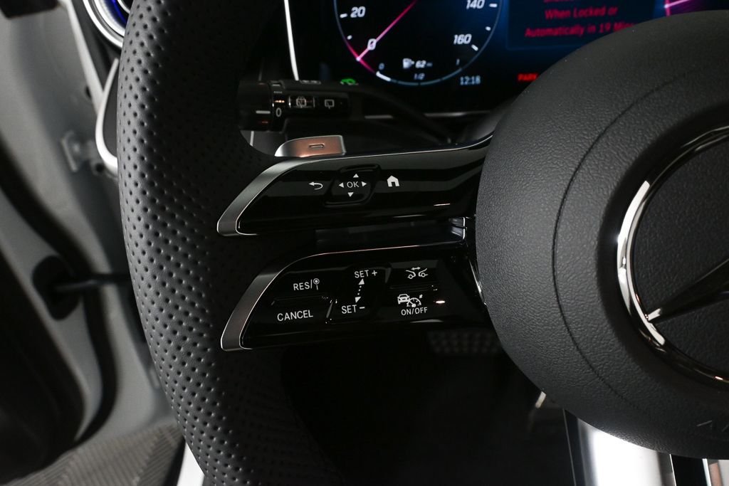 New 2027 MANUFAKTUR Moonlight White Metallic Mercedes-Benz GLC 300 image 20