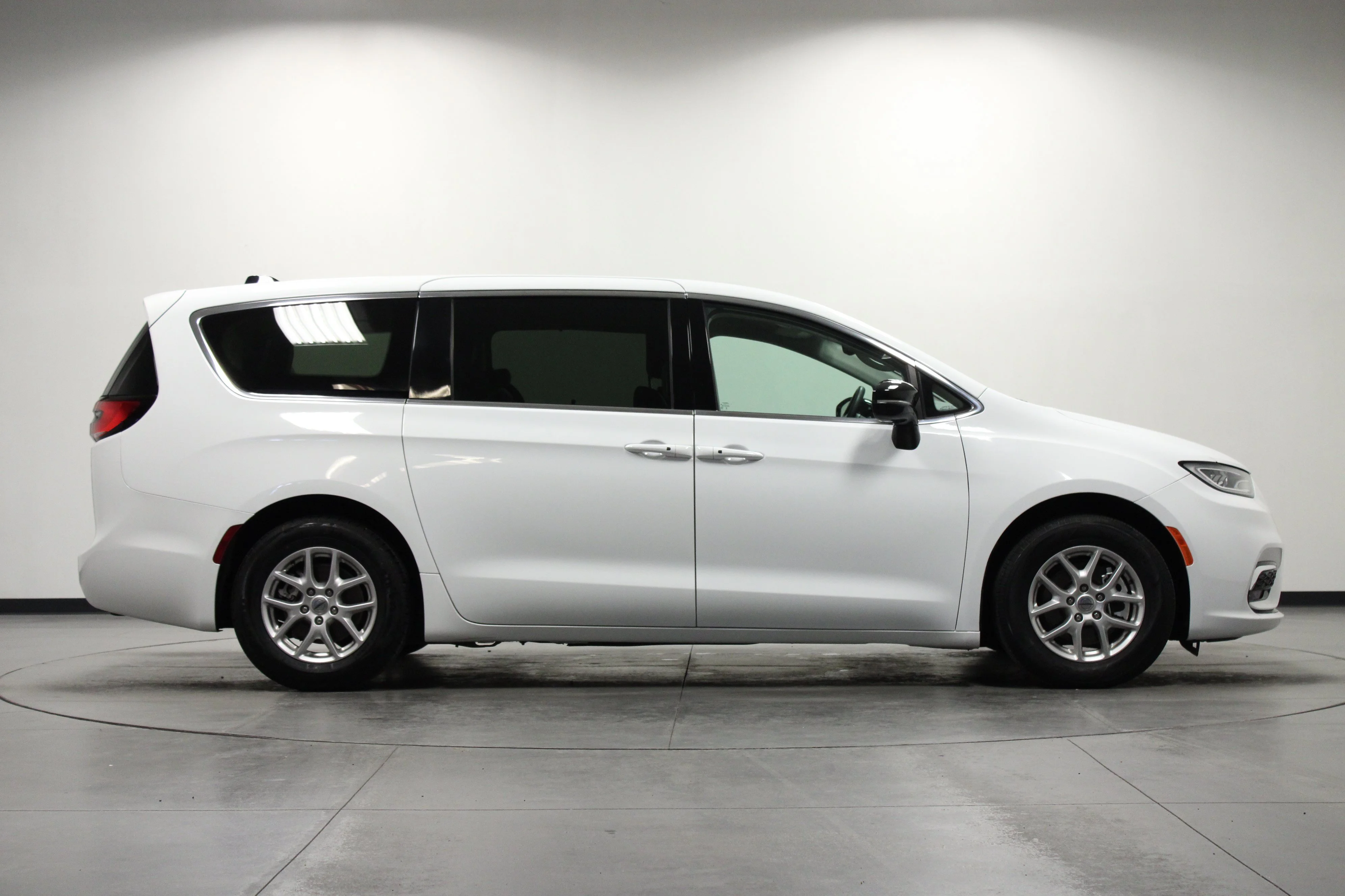 Used 2024 Bright White Clearcoat Chrysler Touring L image 3