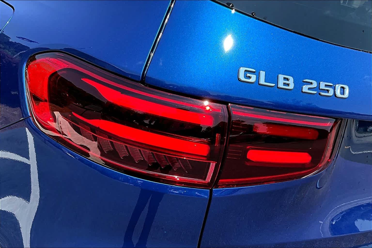 Used 2024 Starling Blue Metallic Mercedes-Benz GLB 250 image 23