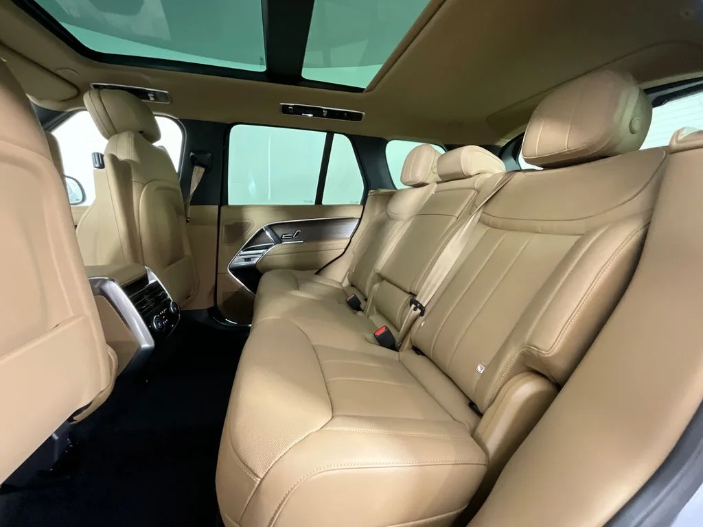 New 2026 Eiger Grey Land Rover SE PHEV image 5