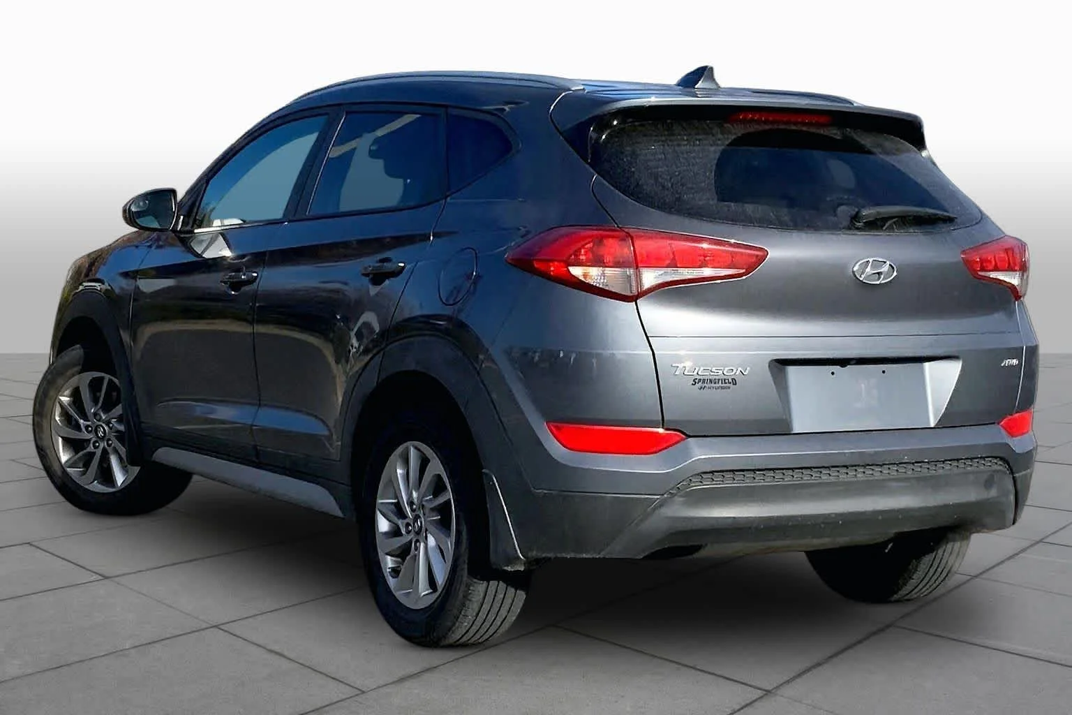 Used 2018 Coliseum Gray Hyundai SEL image 12