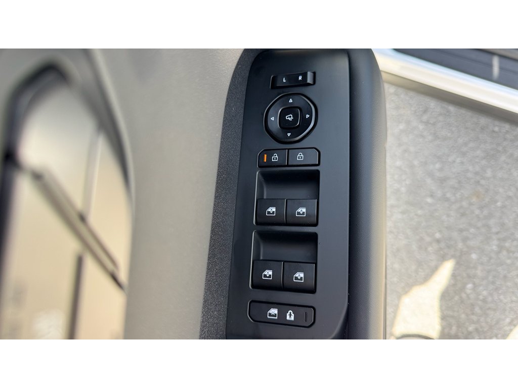 New 2027 Glacial White Pearl Kia X-Line EX image 25