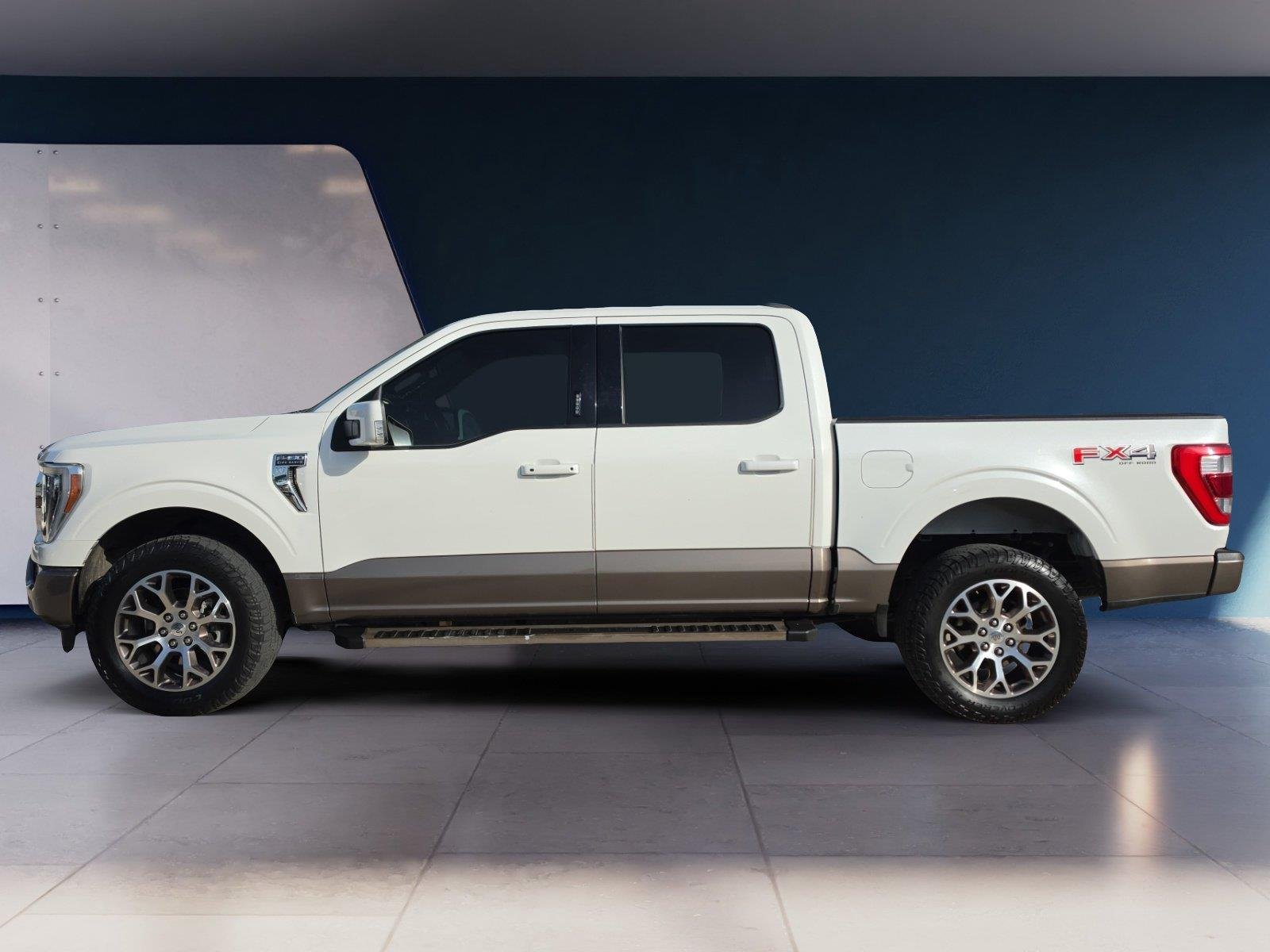 Used 2022 Star White Metallic Tri-Coat/Stone Gray Ford King Ranch image 2