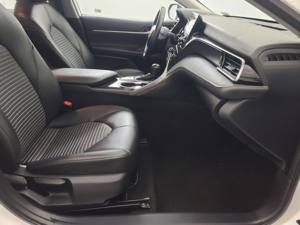 2024 Toyota Camry SE - Photo 16