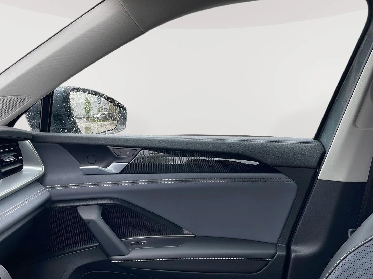 New 2026 Platinum Gray Metallic Volkswagen SE image 28