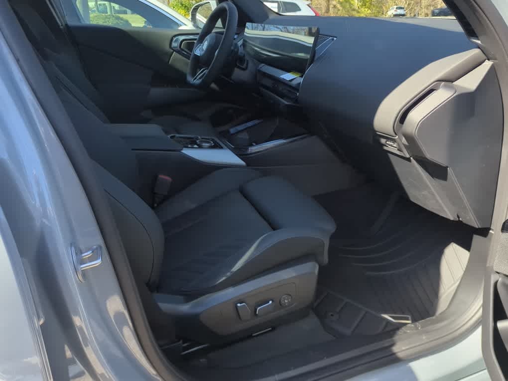 Used 2025 Brooklyn Grey Metallic BMW 30 xDrive image 8
