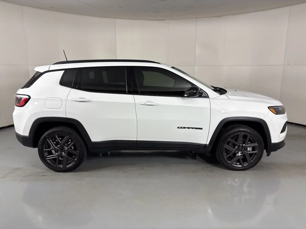 New 2026 White Jeep Latitude image 9