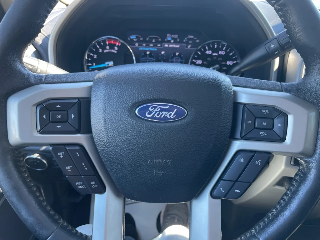 Used 2019 White Platinum Tri-Coat Metallic Ford LARIAT image 20
