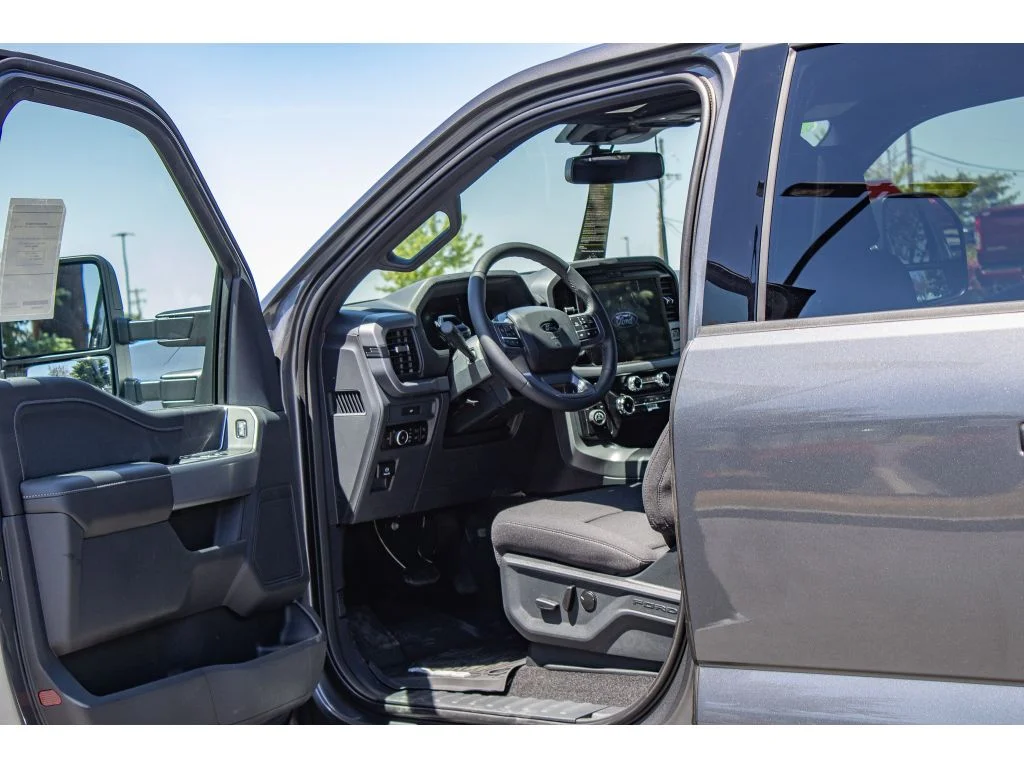 New 2026 CARBONIZED GRAY METALLIC Ford XLT image 30