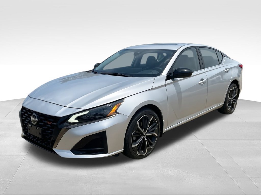 Used 2023 Silver Nissan 2.5 SR image 4