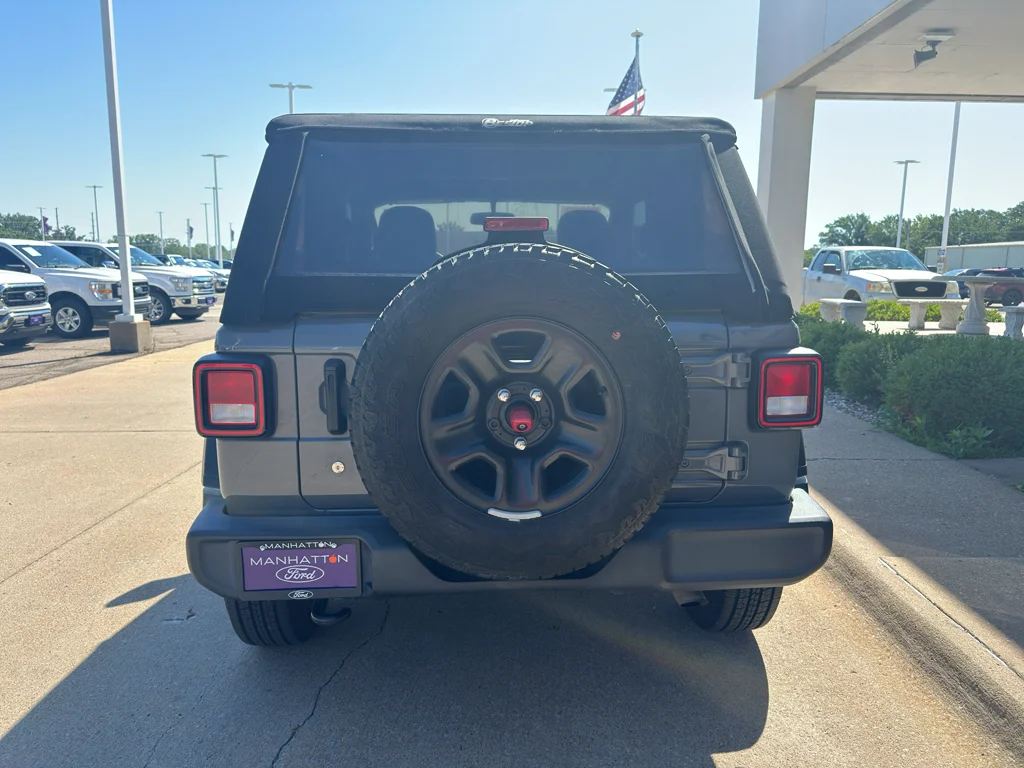 Used 2018 Sting-Gray Clearcoat Jeep Sport image 9