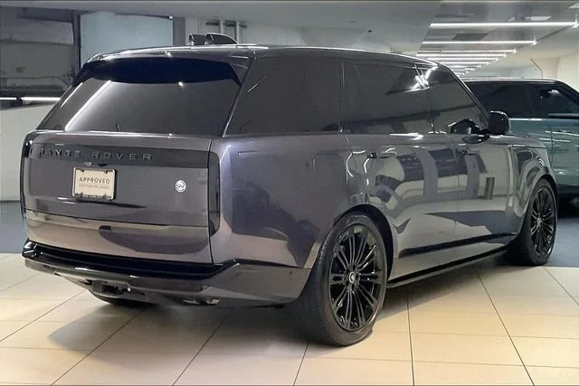 Used 2024 Gray Land Rover SV image 10