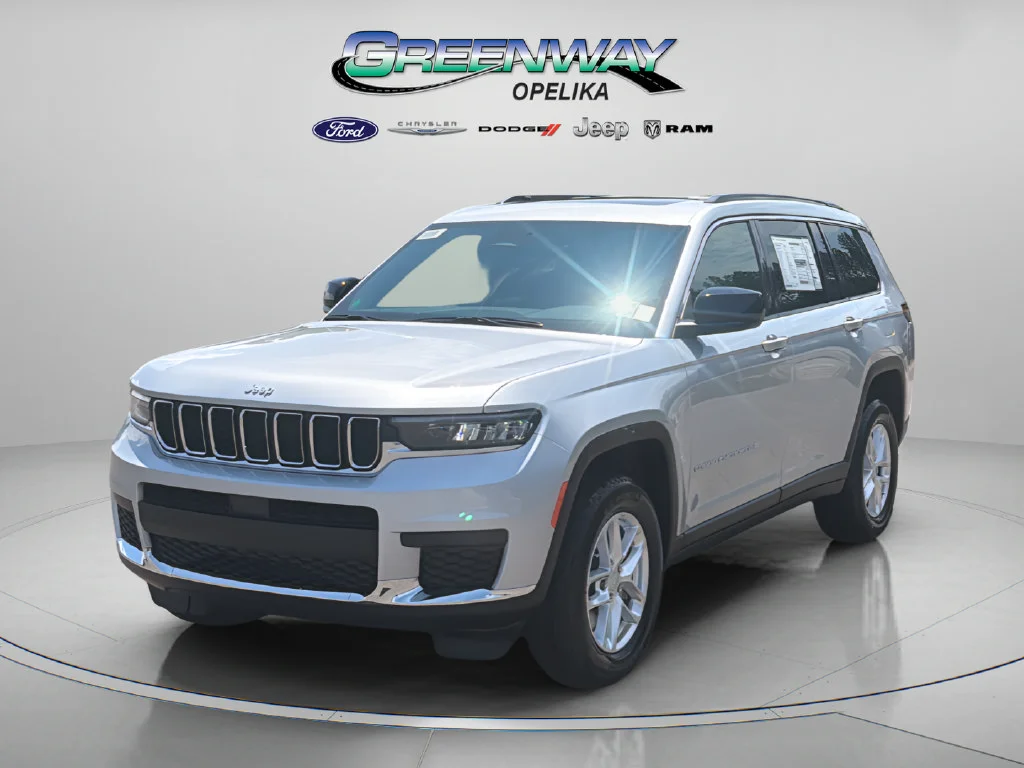 New 2026 Silver Zynith Exterior Paint Jeep Laredo X image 3