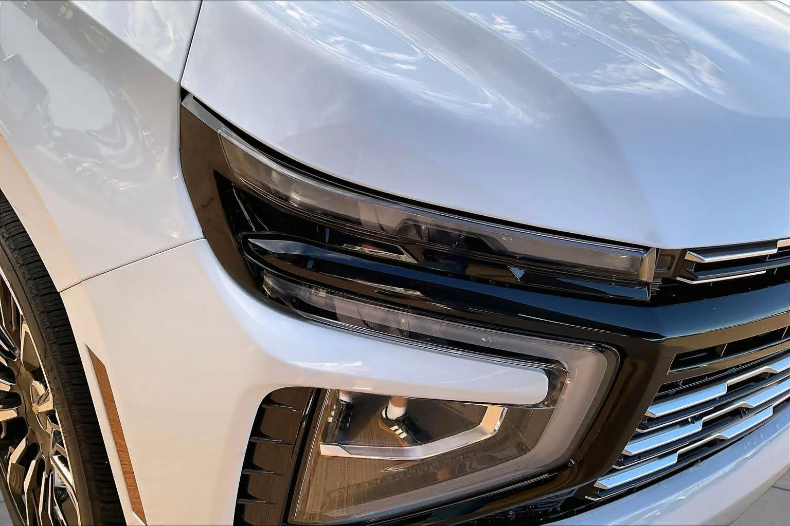 Used 2026 Polar White Tricoat Chevrolet High Country image 27