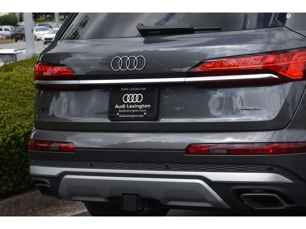 Used 2025 Gry Audi Premium Plus image 29