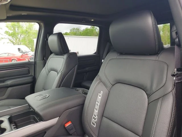 New 2026 Diamond Black Crystal Pearl-Coat Exterior Paint RAM Rebel image 16