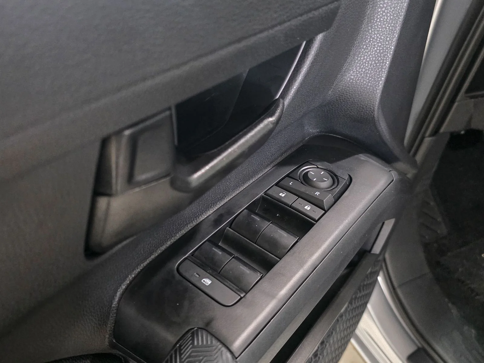 2026 Toyota Tacoma SR5 - Photo 18