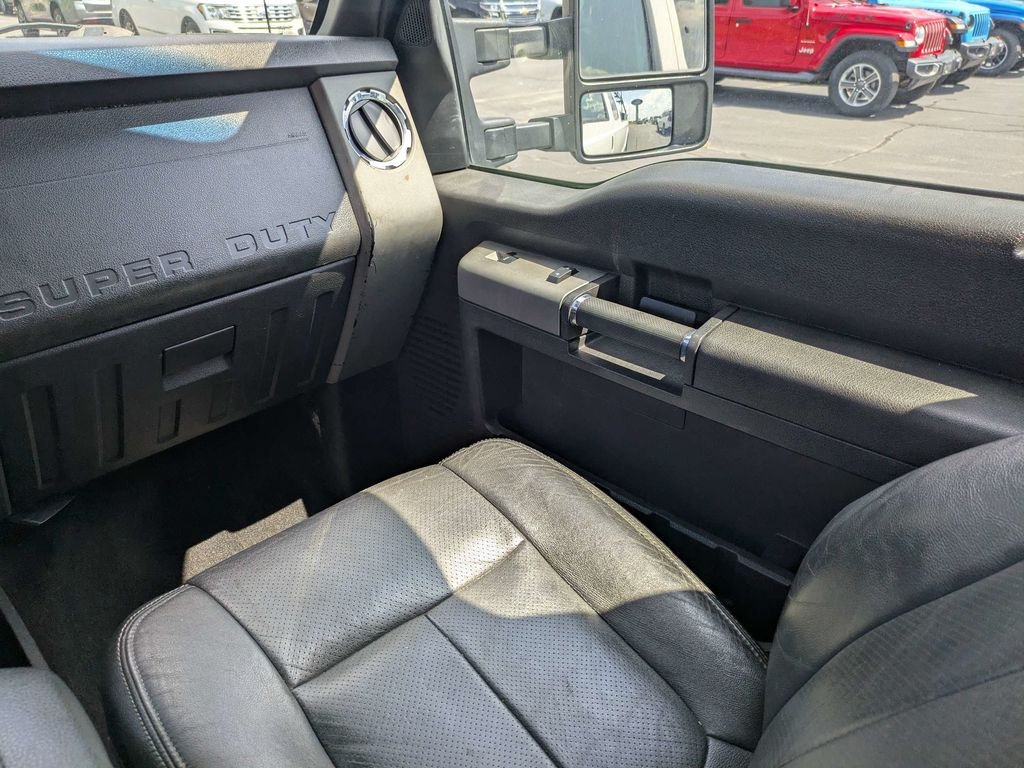 Used 2016 White Ford Lariat image 19