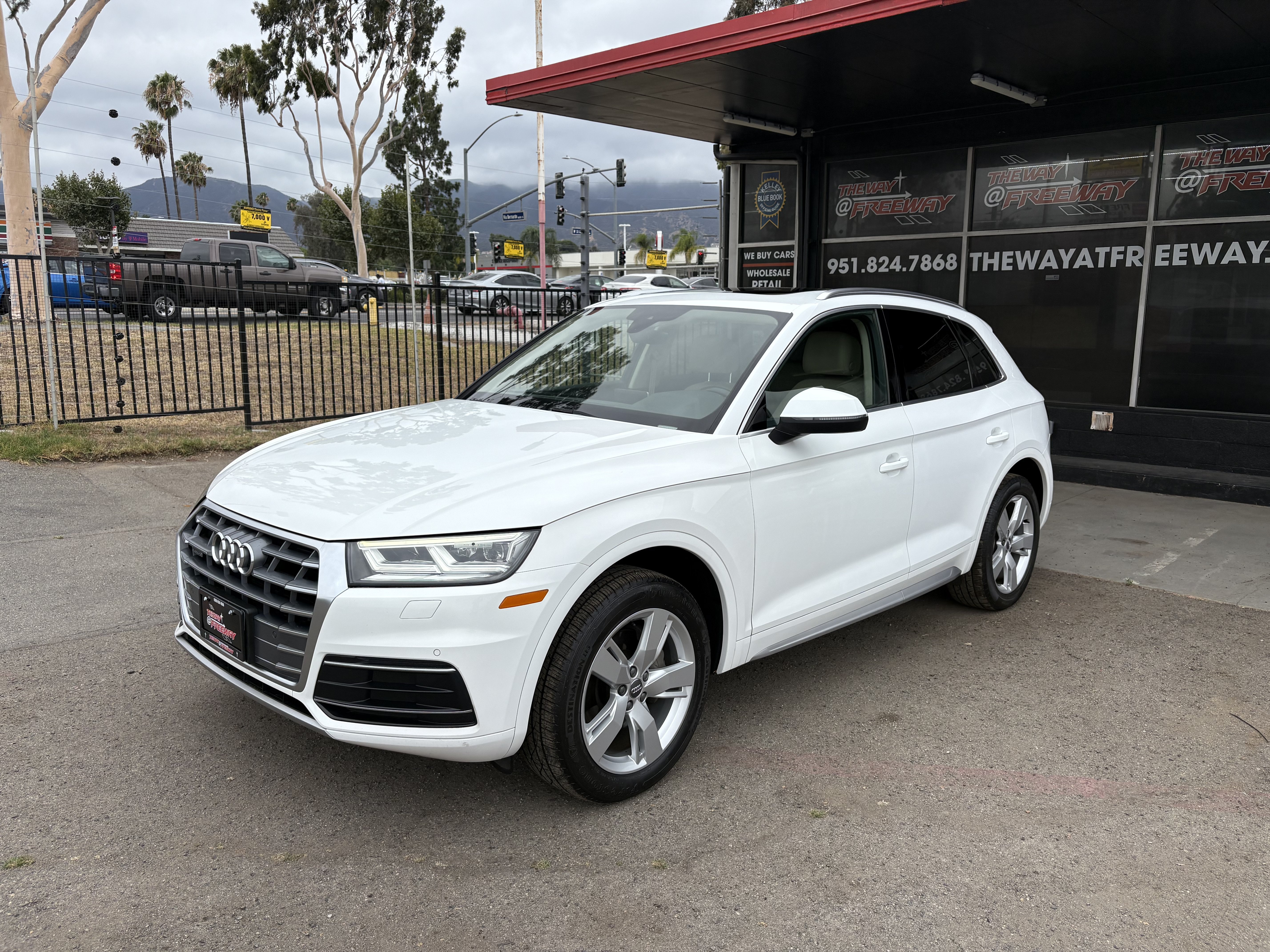 2018 Audi Q5 2.0T quattro S tronic Premium Plus's photo
