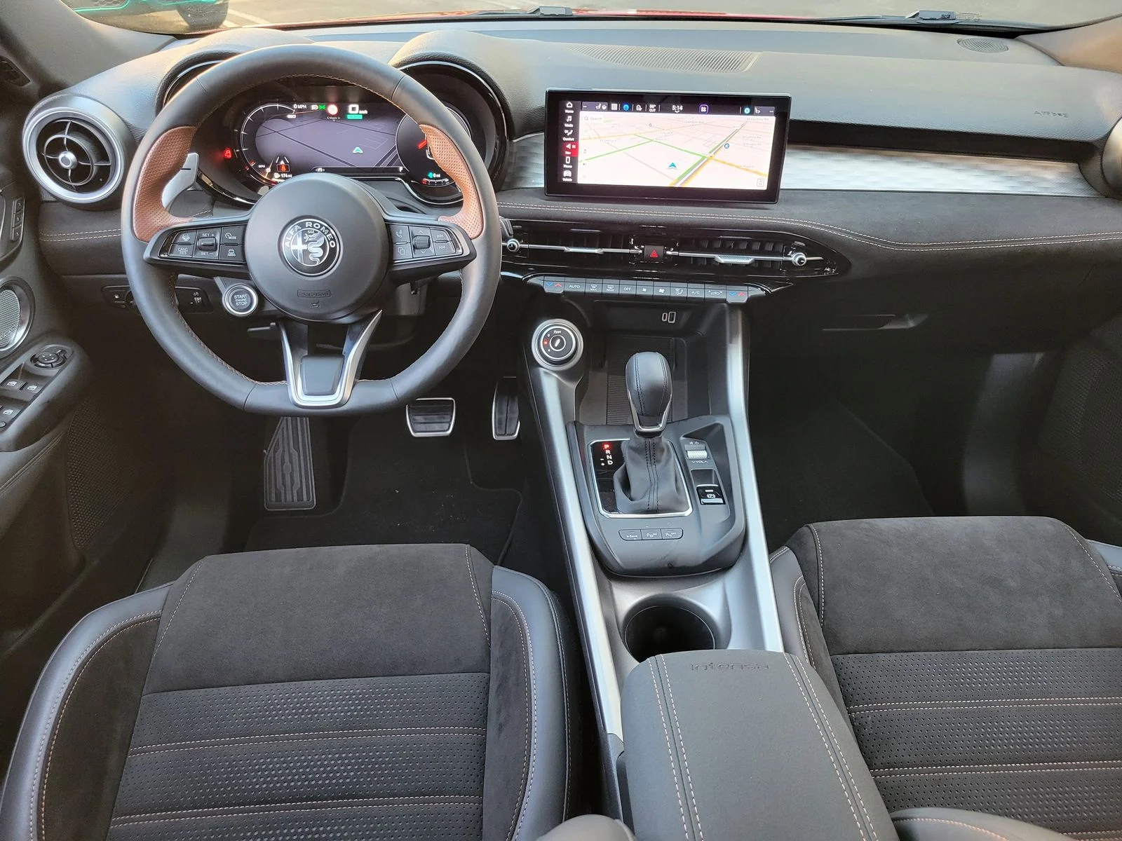 Used 2025 Red Alfa Romeo INTENSA image 4