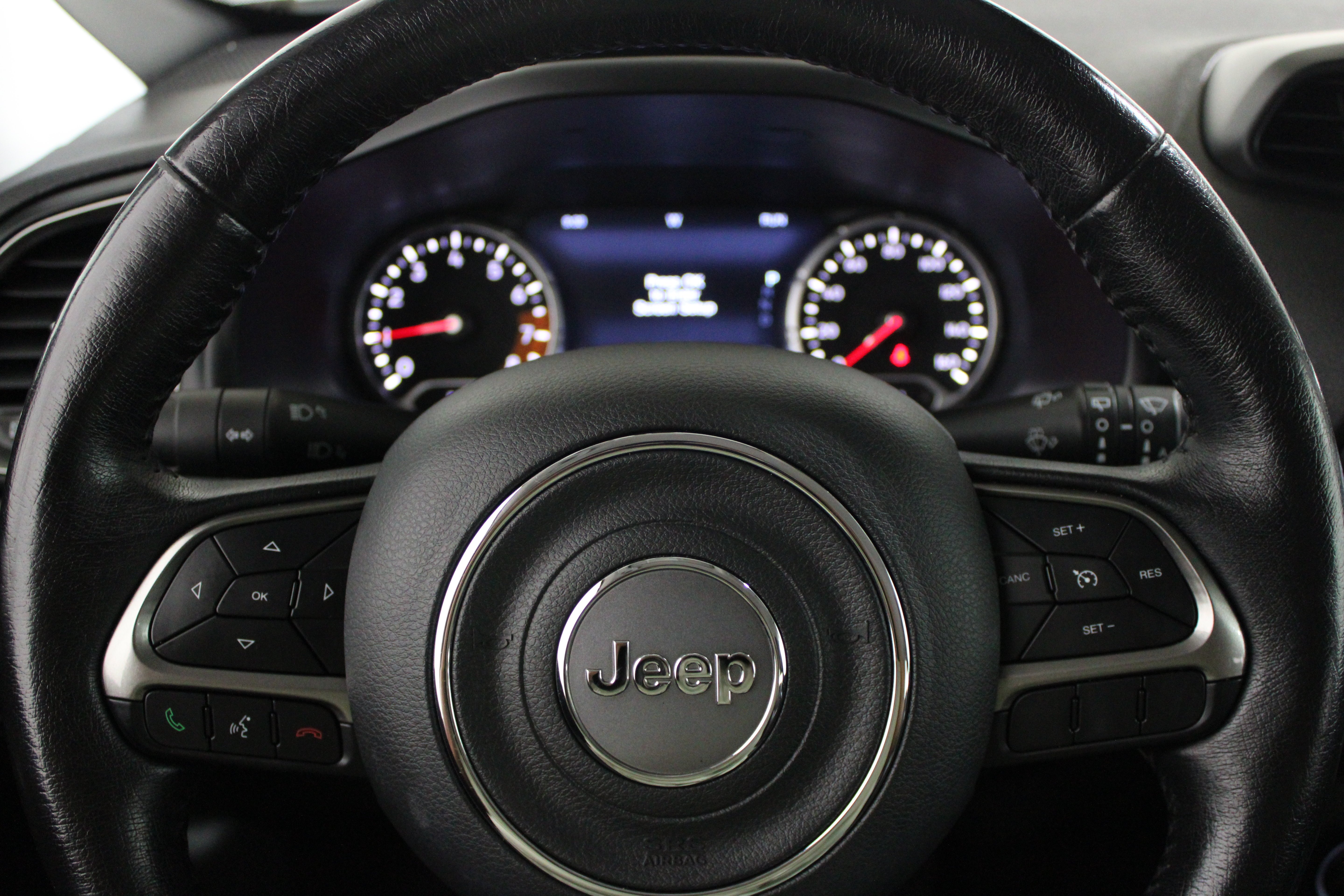 Used 2020 Alpine White Clearcoat Jeep Limited image 8