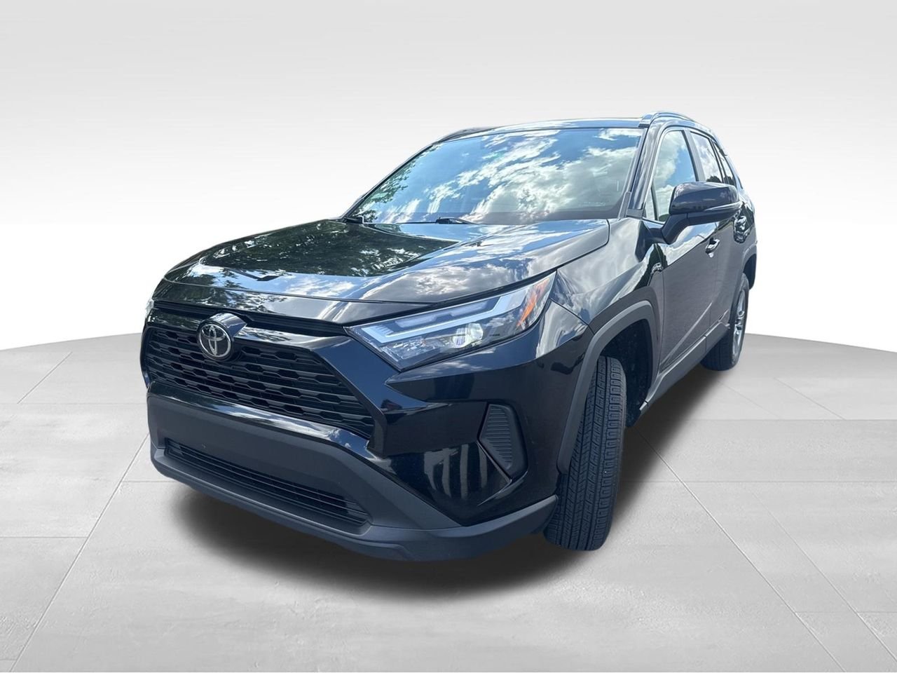 2022 Toyota RAV4 XLE FWD's photo