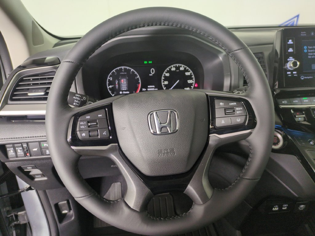 New 2027 Solar Silver Metallic Honda Touring image 16