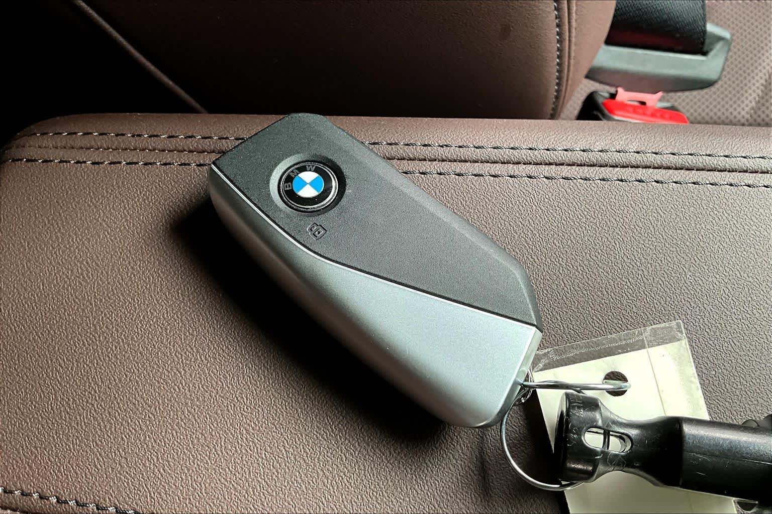 Certified Used 2025 Phytonic Blue Metallic BMW xDrive28i image 14