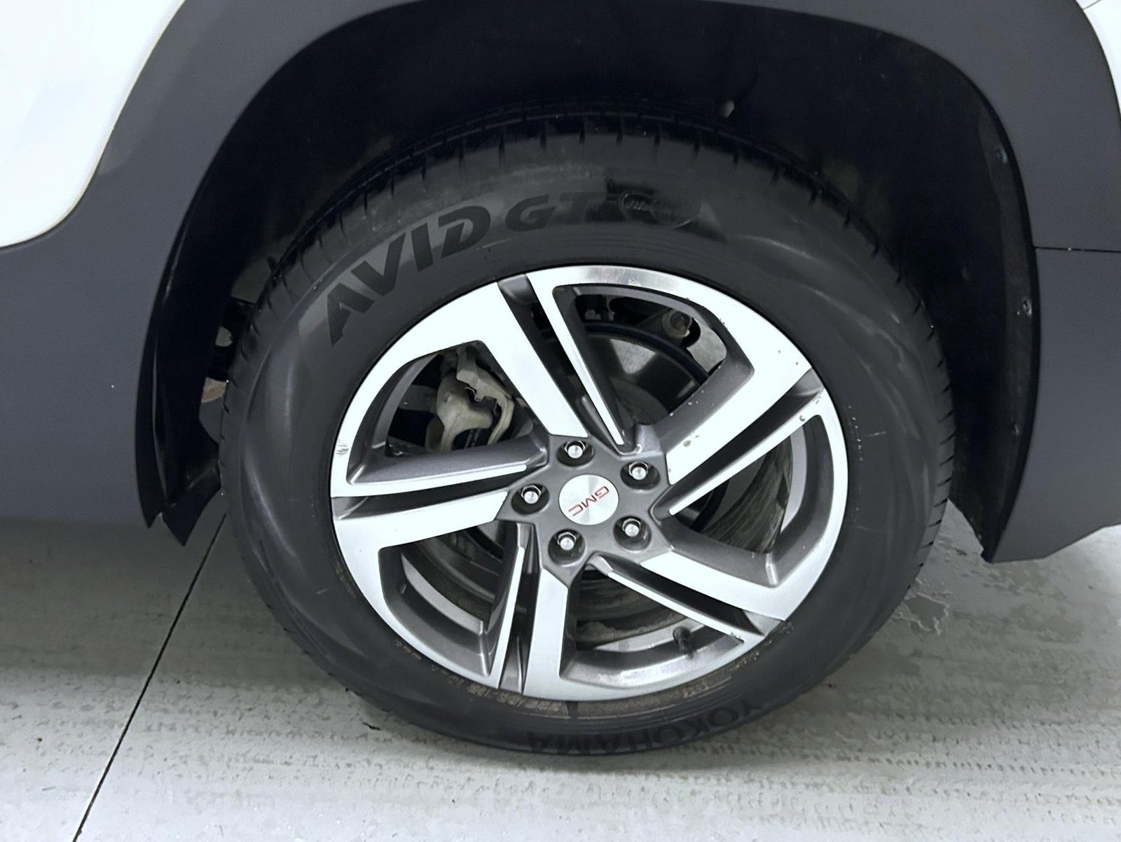 Used 2019 White GMC SLT image 22