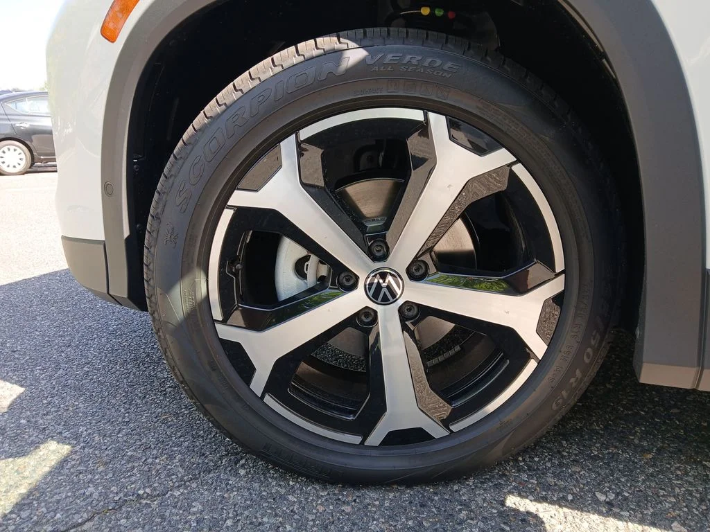 New 2026 White Volkswagen 2.0T SE image 26