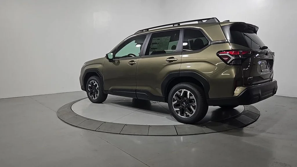 New 2026 AUTUMN GREEN METALLIC Subaru Premium image 3