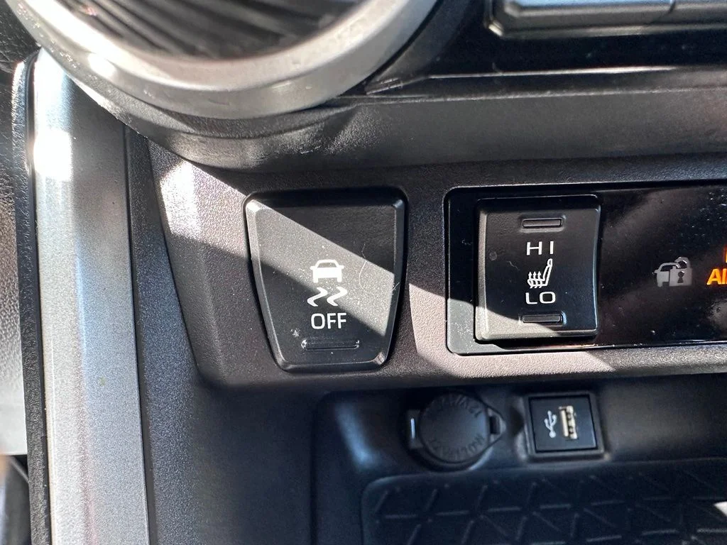 2024 Toyota RAV4 XSE - Photo 22